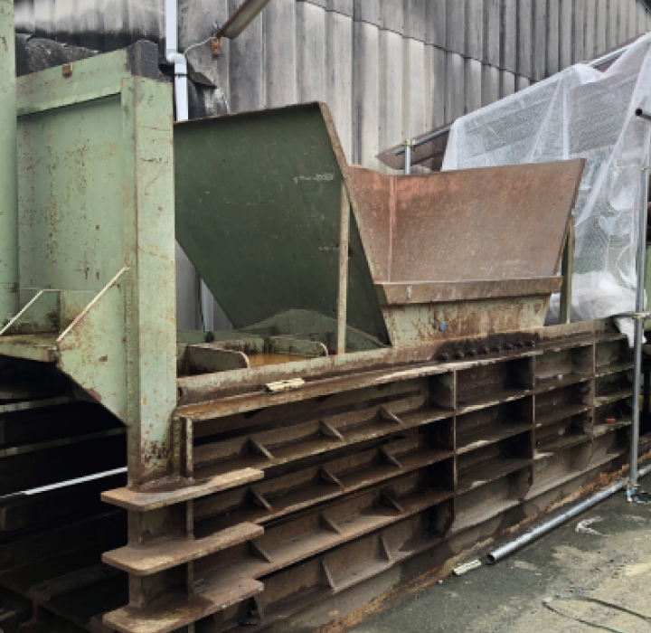 横型プレス機（150t）の画像