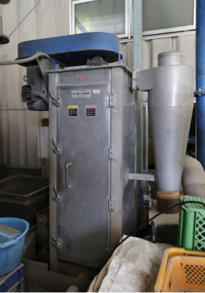 プラスチックチップを延伸分離で脱水する脱水機の画像